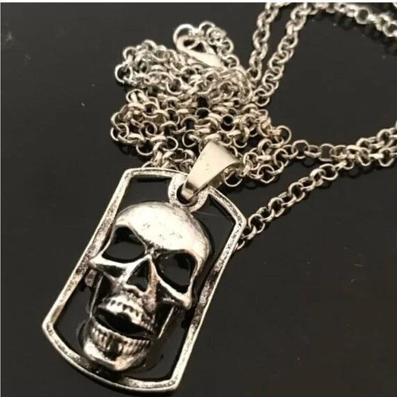 Skull Pendant Necklace Vampire Gothic Halloween Biker Gift Unisex Silver Chain - Picture 2 of 5